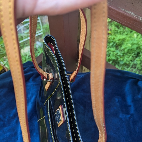 Dooney and Bourke pattern leather tote - Picture 4 of 7